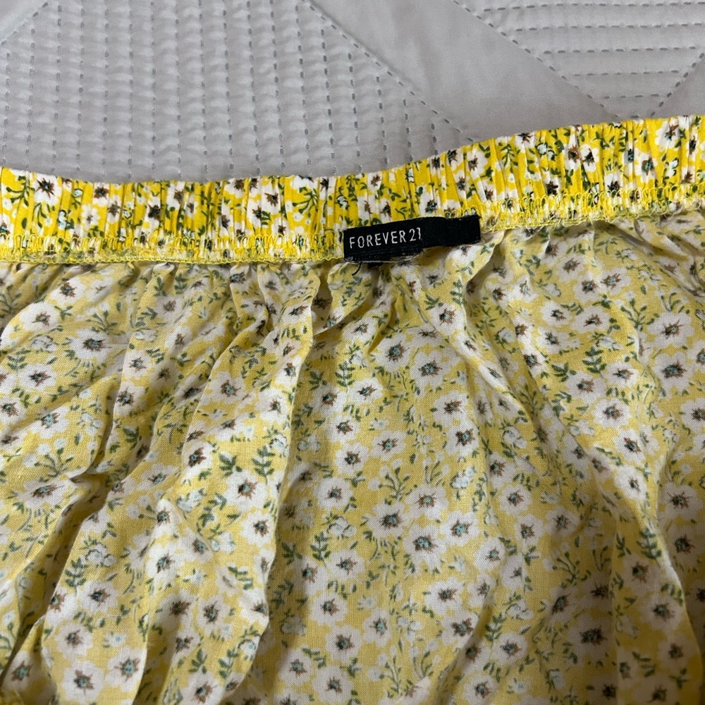 Forever 21 Smocked Off-the-Shoulder Floral Crop Top - Yellow/White - Small - Picture 4 of 4
